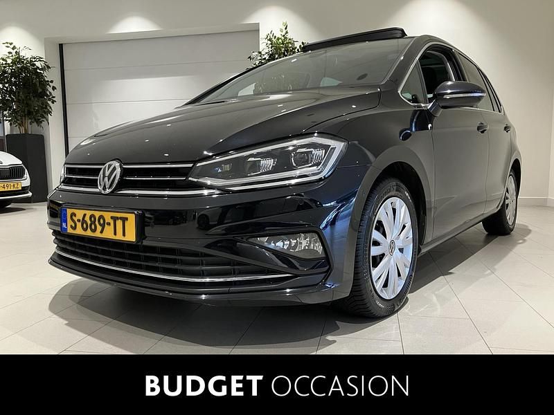 Zwart Occasion 2023 VW Golf Highline MPV | € 17.400 - Afbeelding 1/4