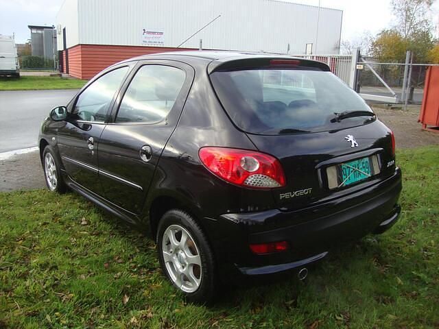 Zwart Gebruikt 2011 Peugeot 206+ Hatchback | € 2.650 (Eerlijke prijs) - Afbeelding 1/4