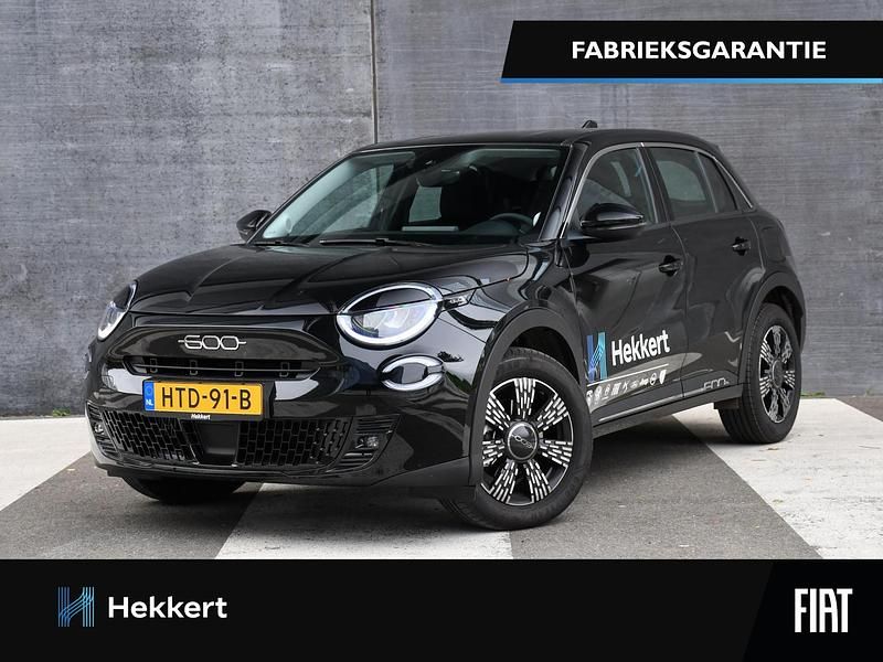 Zwart Gebruikt 2025 Fiat 600 Urban SUV | € 31.190 (Eerlijke prijs) - Afbeelding 1/4