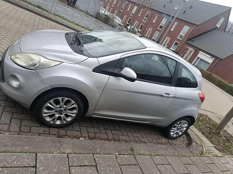 Grijs Occasion 2010 Ford Ka Titanium MPV | € 2.100 (Eerlijke prijs) - Afbeelding 1/4
