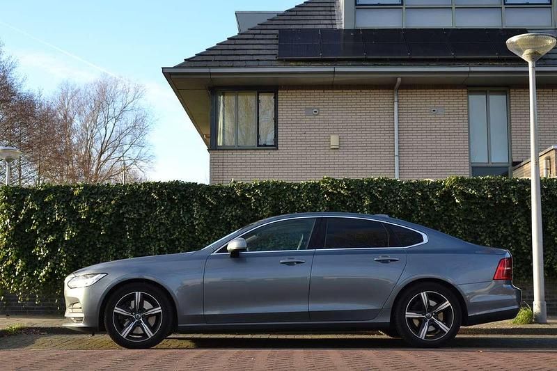 Occasion Volvo S90 Momentum 190 PK (139 kW) 2018 Grijs Sedan