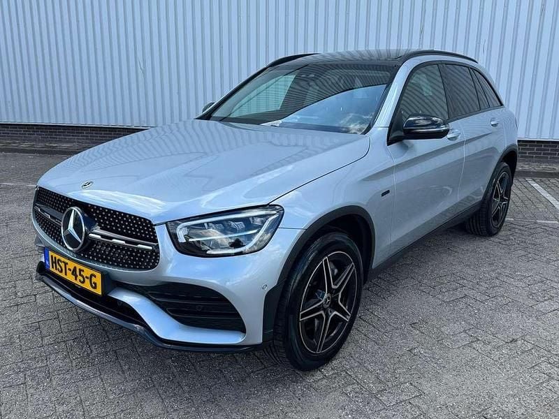 Grijs Gebruikt 2021 Mercedes GLC300e AMG SUV | € 31.999 (Super prijs) - Afbeelding 1/4