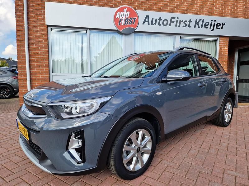 Grijs Gebruikt 2021 Kia Stonic SUV | € 16.890 (Eerlijke prijs) - Afbeelding 1/3