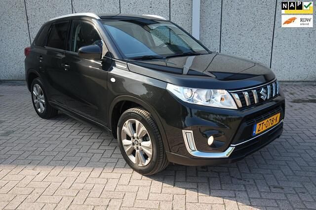 Zwart Gebruikt 2019 Suzuki Vitara SUV | € 14.499 (Eerlijke prijs) - Afbeelding 1/4