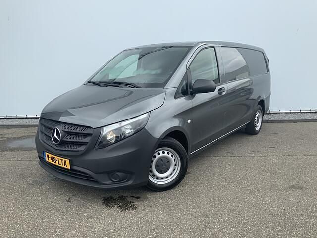 Grijs Gebruikt 2019 Mercedes Vito MPV | € 19.950 (Iets duurder) - Afbeelding 1/4