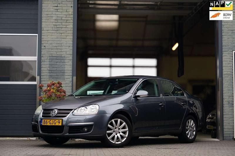Grijs Gebruikt 2008 VW Jetta Comfortline Sedan | € 2.999 (Eerlijke prijs) - Afbeelding 1/4