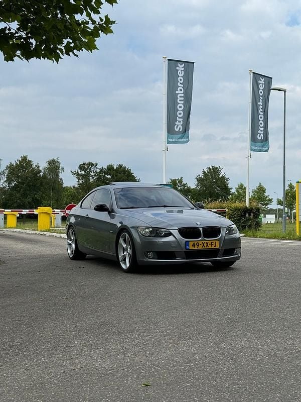 Grijs Occasion 2007 BMW 330 Executive Coupé | € 7.000 (Super prijs) - Afbeelding 1/4
