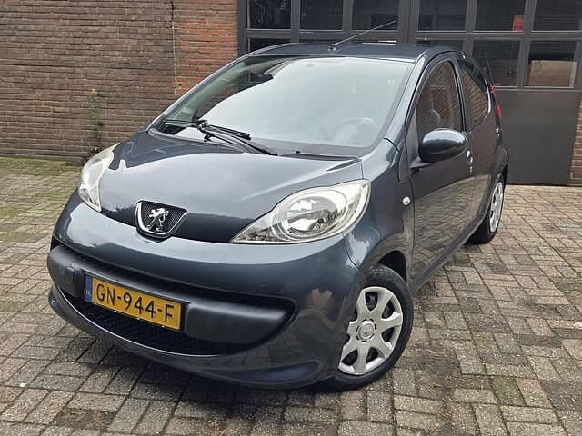 Grijs Gebruikt 2008 Peugeot 107 Hatchback | € 2.399 (Eerlijke prijs) - Afbeelding 1/4