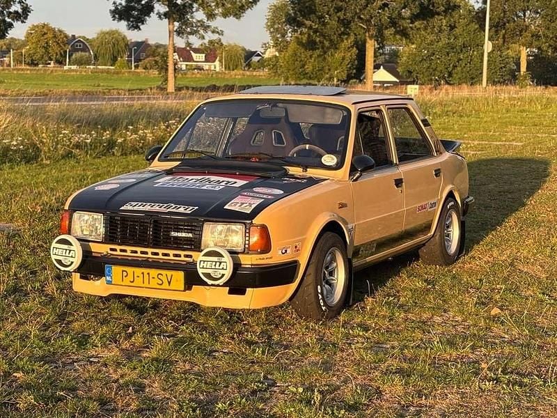 Beige Gebruikt 1986 Skoda 105 Sedan | € 14.000 - Afbeelding 1/4