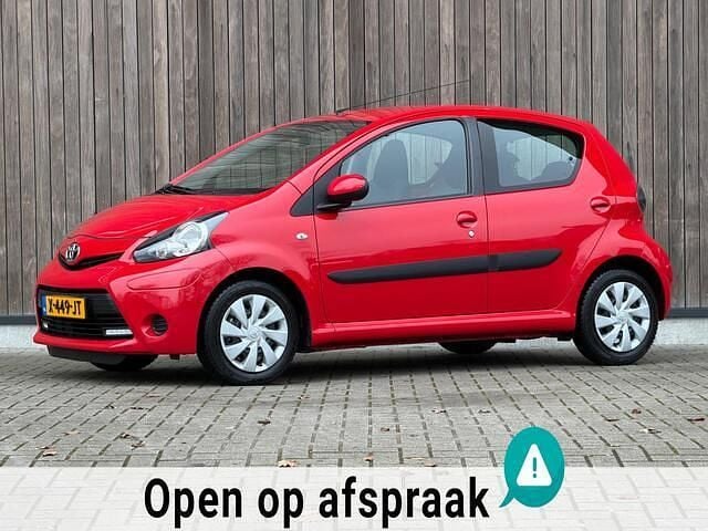 Occasion Toyota Aygo 68 PK (50 kW) 2013 Rood Hatchback