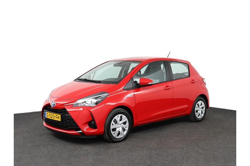 Rood Gebruikt 2019 Toyota Yaris Hybrid Active Hatchback | € 16.950 (Eerlijke prijs) - Afbeelding 1/1