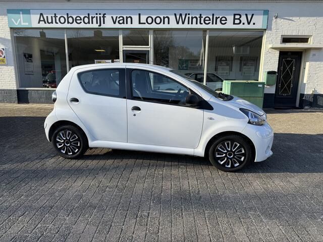 Wit Gebruikt 2014 Toyota Aygo Hatchback | € 5.950 (Iets duurder) - Afbeelding 1/4