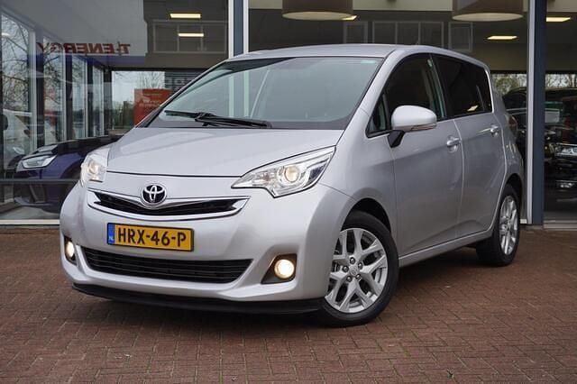 Grijs Occasion 2015 Toyota Verso-S MPV | € 11.999 (Eerlijke prijs) - Afbeelding 1/4