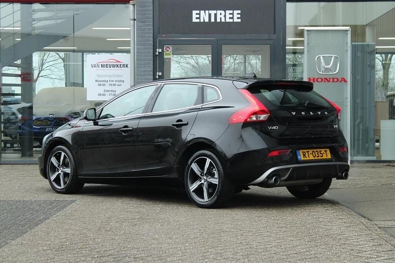 Occasion Volvo V40 Business Edition 191 PK (140 kW) 2018 Zwart (metallic) Hatchback