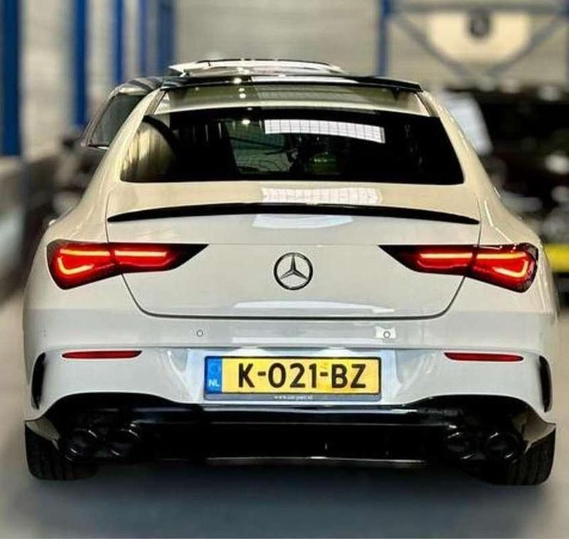 Wit Occasion 2019 Mercedes 220 AMG line | € 29.950 (Eerlijke prijs) - Afbeelding 1/4