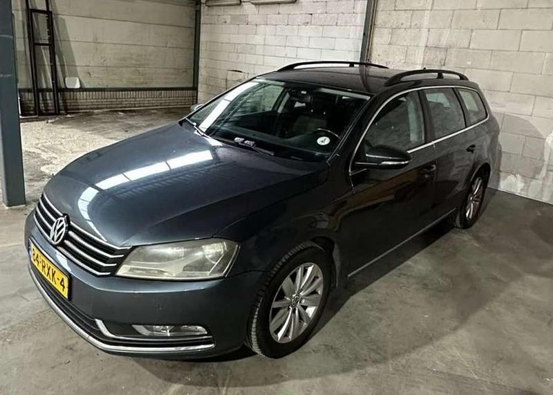 Zilver Occasion 2011 VW Passat Comfortline Stationwagen | € 2.000 (Eerlijke prijs) - Afbeelding 1/4