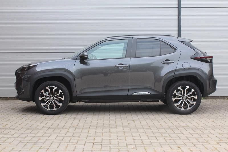 Nieuw Toyota Yaris Cross 92 PK (67 kW) 2025 Grijs SUV