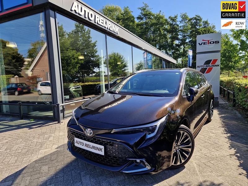 Bruin Occasion 2023 Toyota Corolla Hybrid Style Hatchback | € 29.950 (Goede deal) - Afbeelding 1/4