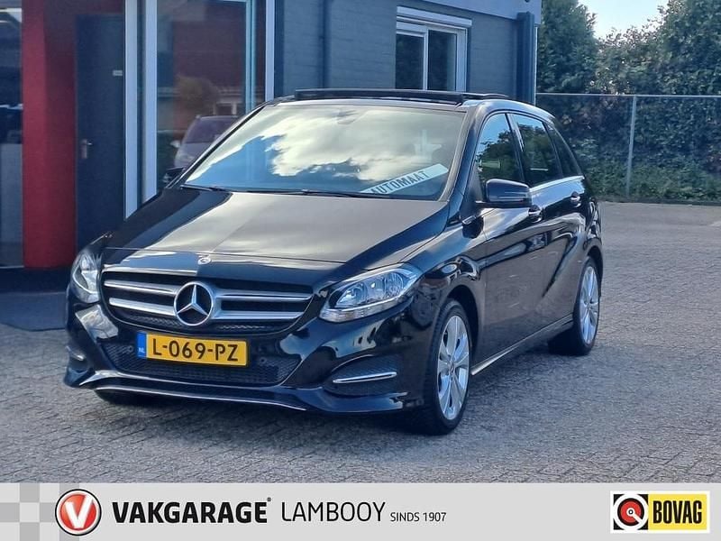 Zwart Gebruikt 2018 Mercedes B180 Business MPV | € 18.950 (Eerlijke prijs) - Afbeelding 1/4