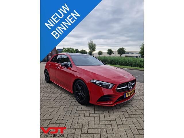 Rood Gebruikt 2018 Mercedes A200 Premium Plus Hatchback | € 24.925 (Eerlijke prijs) - Afbeelding 1/4