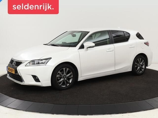 Wit Gebruikt 2015 Lexus CT200h Hatchback | € 12.900 (Goede deal) - Afbeelding 1/4