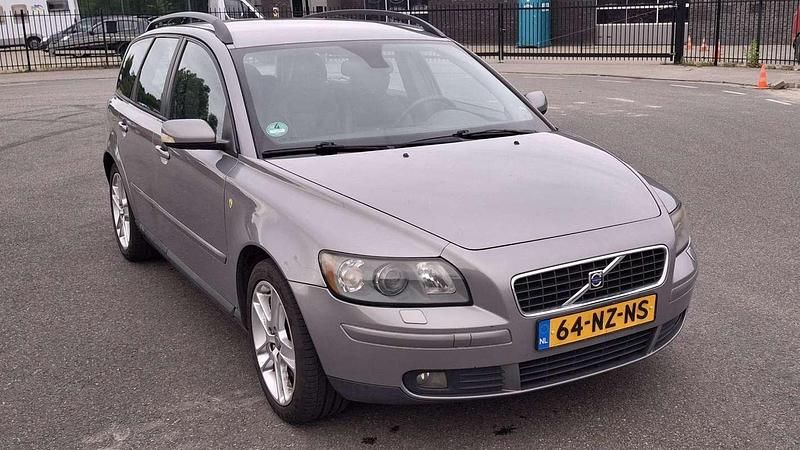 Grijs Gebruikt 2004 Volvo V50 Stationwagen | € 2.295 (Goede deal) - Afbeelding 1/4