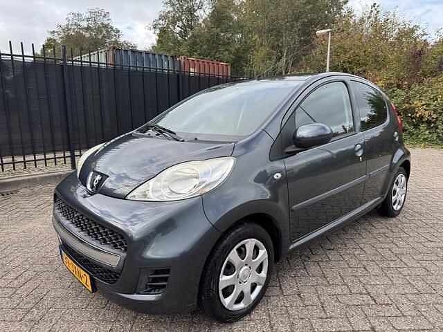 Grijs Gebruikt 2009 Peugeot 107 Hatchback | € 2.450 (Goede deal) - Afbeelding 1/4
