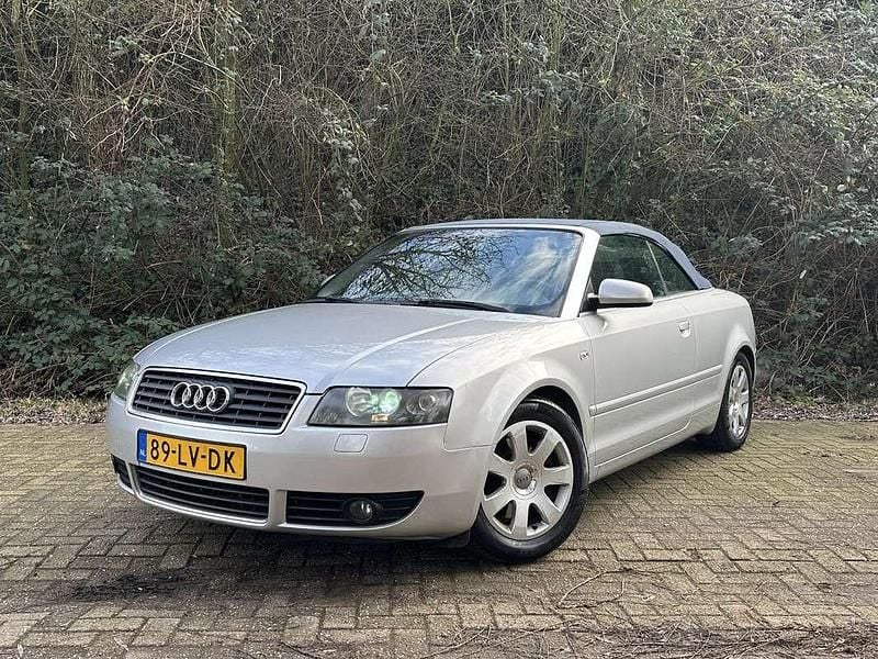 Grijs Occasion 2003 Audi A4 Cabriolet Exclusive Cabriolet | € 6.250 (Eerlijke prijs) - Afbeelding 1/4