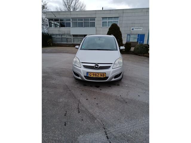 Grijs Gebruikt 2008 Opel Zafira Essentia MPV | € 2.700 - Afbeelding 1/4