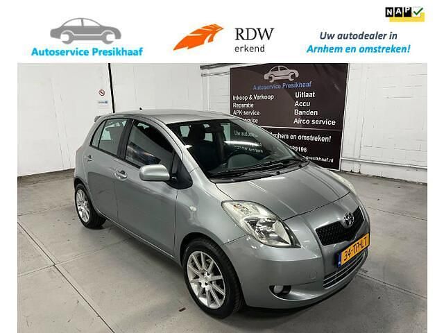 Grijs Gebruikt 2007 Toyota Yaris Luna Hatchback | € 6.795 (Eerlijke prijs) - Afbeelding 1/4