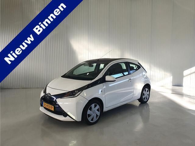 Wit Gebruikt 2014 Toyota Aygo Hatchback | € 4.250 (Eerlijke prijs) - Afbeelding 1/4