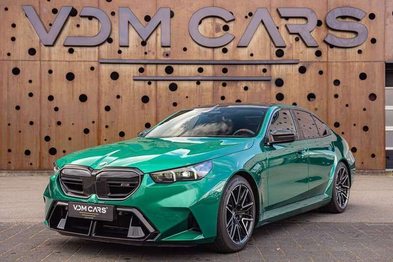 Groen Gebruikt 2025 BMW M5 Comfort Edition Sedan | € 169.999 - Afbeelding 1/4