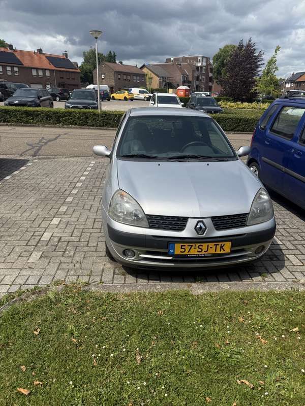 Grijs Gebruikt 2006 Renault Clio II Hatchback | € 750 (Goede deal) - Afbeelding 1/4