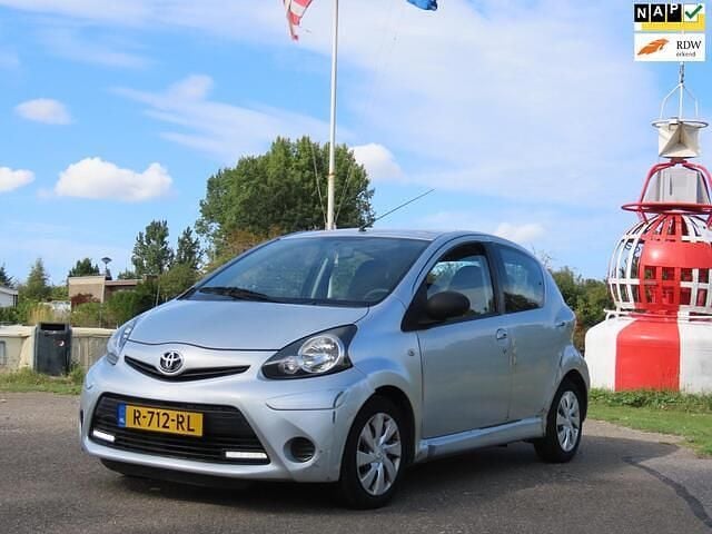 Grijs Gebruikt 2013 Toyota Aygo Comfort Hatchback | € 1.500 (Super prijs) - Afbeelding 1/4
