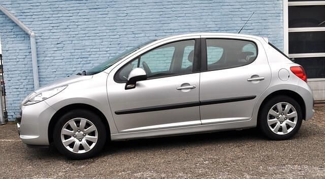 Grijs Gebruikt 2009 Peugeot 207 Hatchback | € 2.650 (Goede deal) - Afbeelding 1/4