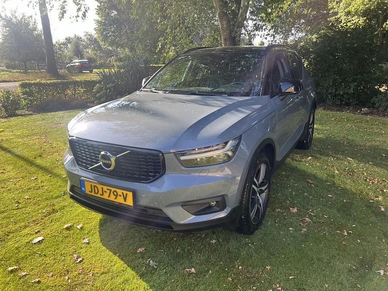 Grijs Gebruikt 2021 Volvo XC40 R-Design SUV | € 29.950 (Goede deal) - Afbeelding 1/4