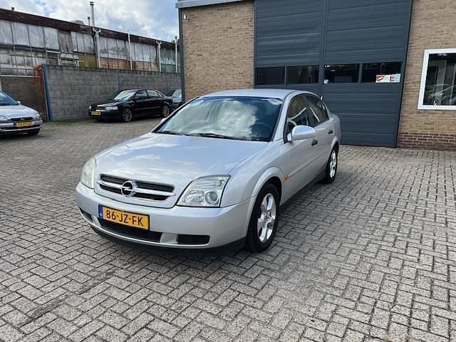 Grijs Gebruikt 2002 Opel Vectra Comfort Sedan | € 1.490 (Eerlijke prijs) - Afbeelding 1/4
