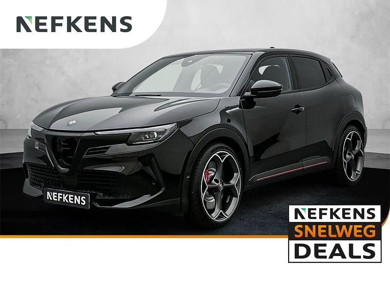 Zwart Nieuw 2025 Alfa Romeo Junior Veloce SUV | € 48.725 (Eerlijke prijs) - Afbeelding 1/4