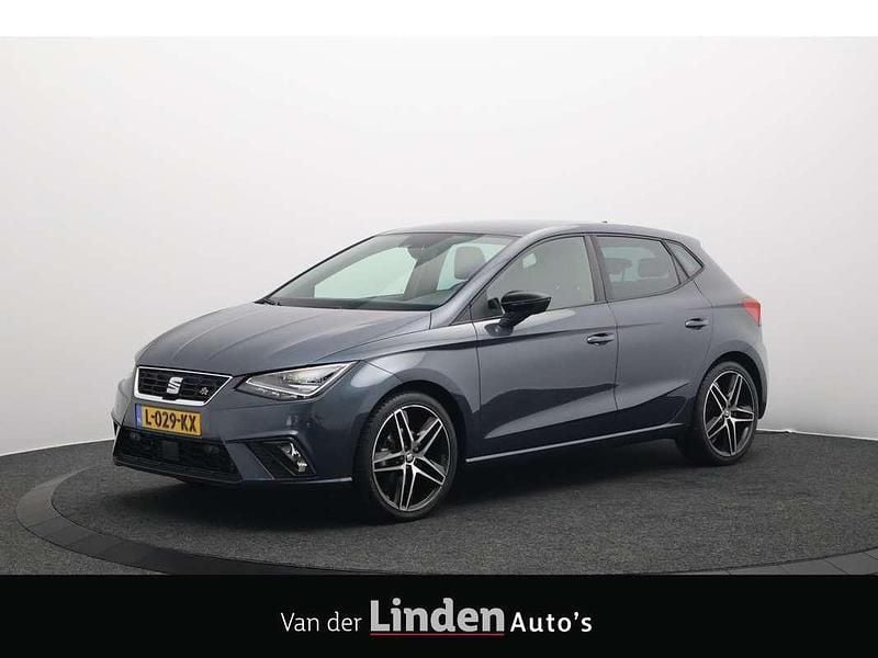 Grijs, metallic lak Gebruikt 2021 Seat Ibiza Business Hatchback | € 19.450 (Eerlijke prijs) - Afbeelding 1/4