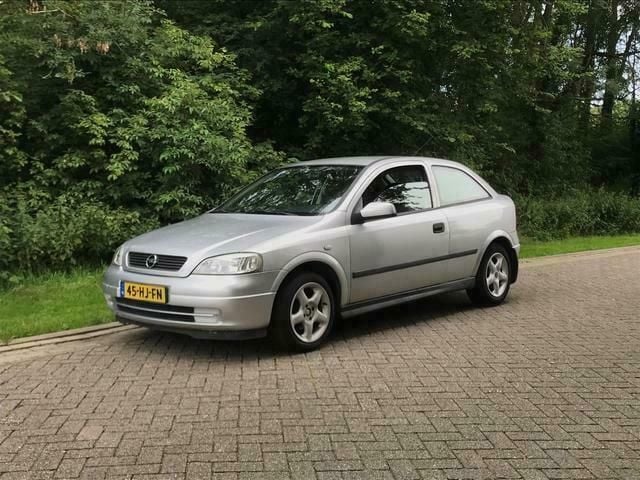 Grijs Gebruikt 2001 Opel Astra Hatchback | € 1.350 (Eerlijke prijs) - Afbeelding 1/4