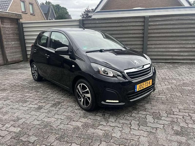Zwart Gebruikt 2015 Peugeot 108 Active Hatchback | € 5.999 (Eerlijke prijs) - Afbeelding 1/4
