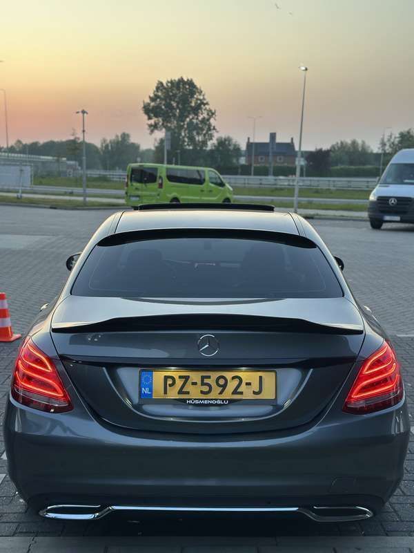 Grijs Gebruikt 2017 Mercedes C180 AMG line Sedan | € 22.000 - Afbeelding 1/4