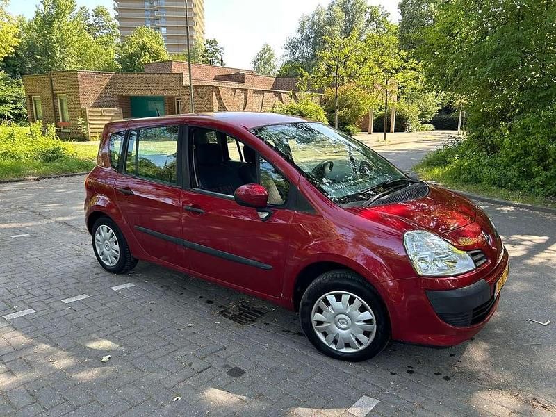 Rood Gebruikt 2010 Renault Modus Expression MPV | € 3.000 (Eerlijke prijs) - Afbeelding 1/4