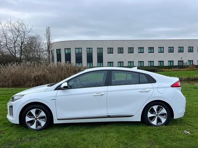 Occasion Hyundai Ioniq Comfort 88 kW (120 PK) 2017 Wit Hatchback