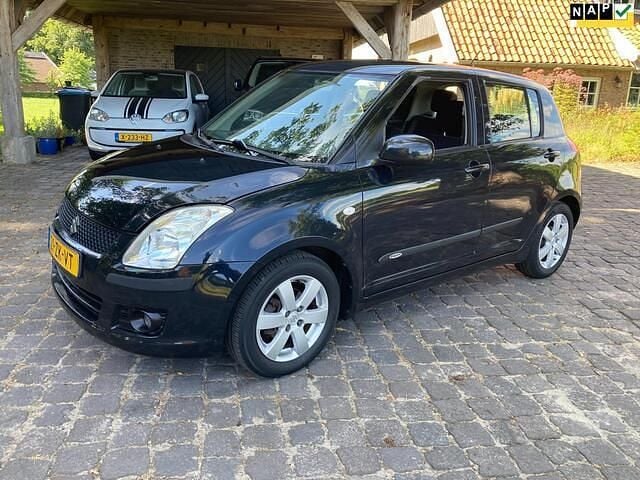 Zwart Gebruikt 2008 Suzuki Swift Hatchback | € 2.750 (Eerlijke prijs) - Afbeelding 1/2