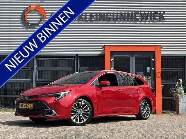 Rood Occasion 2024 Toyota Corolla Stationwagen | € 31.950 (Eerlijke prijs) - Afbeelding 1/4