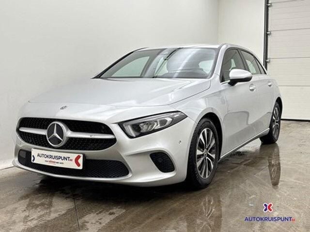 Grijs Gebruikt 2022 Mercedes A180 Business Sedan | € 19.900 (Super prijs) - Afbeelding 1/4