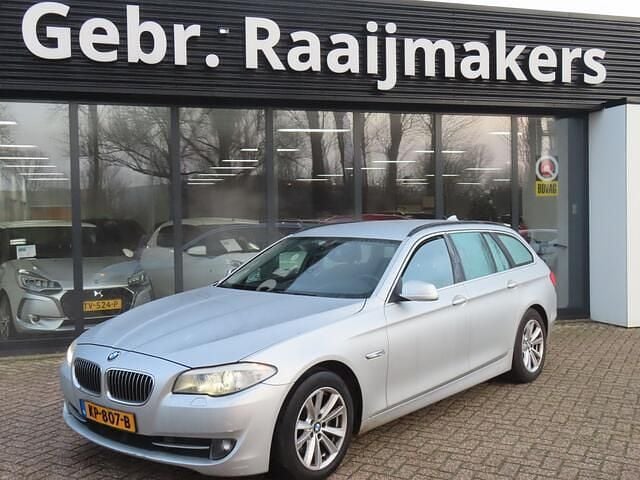 Grijs Gebruikt 2011 BMW 520 Executive Stationwagen | € 6.850 (Eerlijke prijs) - Afbeelding 1/4