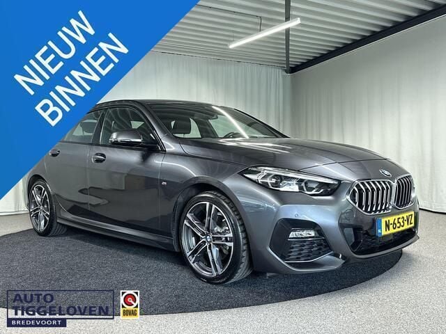 Grijs Gebruikt 2021 BMW 218 Executive Coupé | € 27.945 (Eerlijke prijs) - Afbeelding 1/4