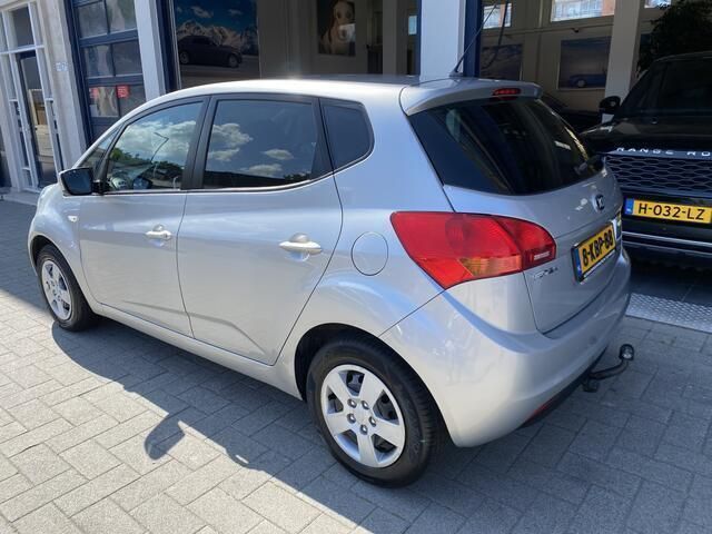 Grijs Gebruikt 2013 Kia Venga Plus Hatchback | € 7.399 (Eerlijke prijs) - Afbeelding 1/4